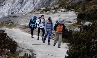 Going up to Punta Union pass, Santa Cruz Ulta trek